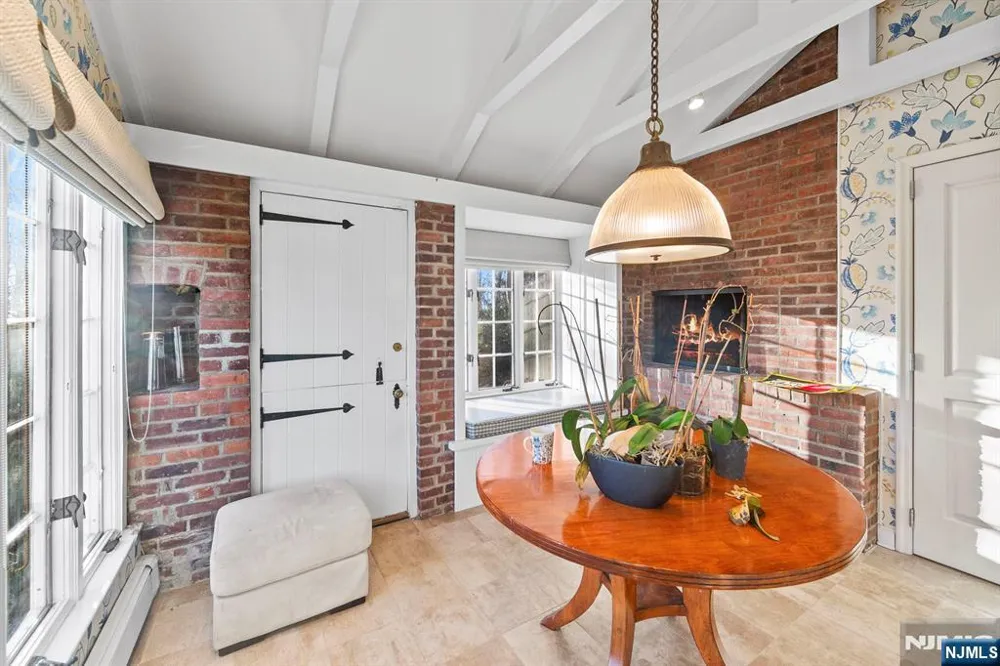 3 Lambs Lane Cresskill, NJ 07626