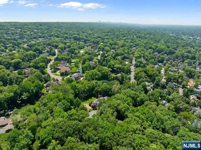 3 Lambs Lane Cresskill, NJ 07626