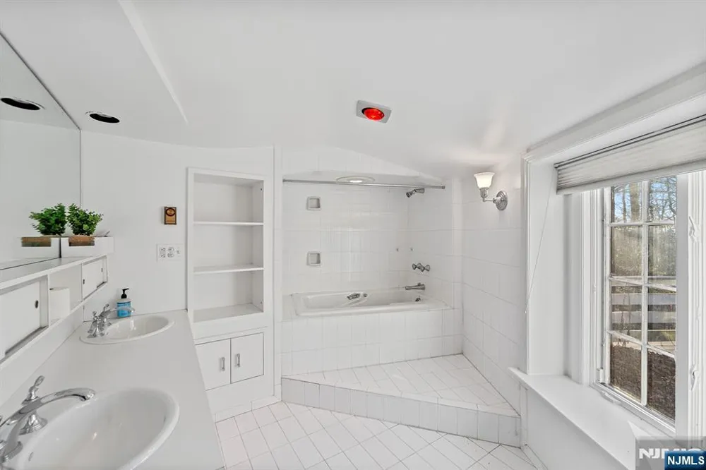3 Lambs Lane Cresskill, NJ 07626