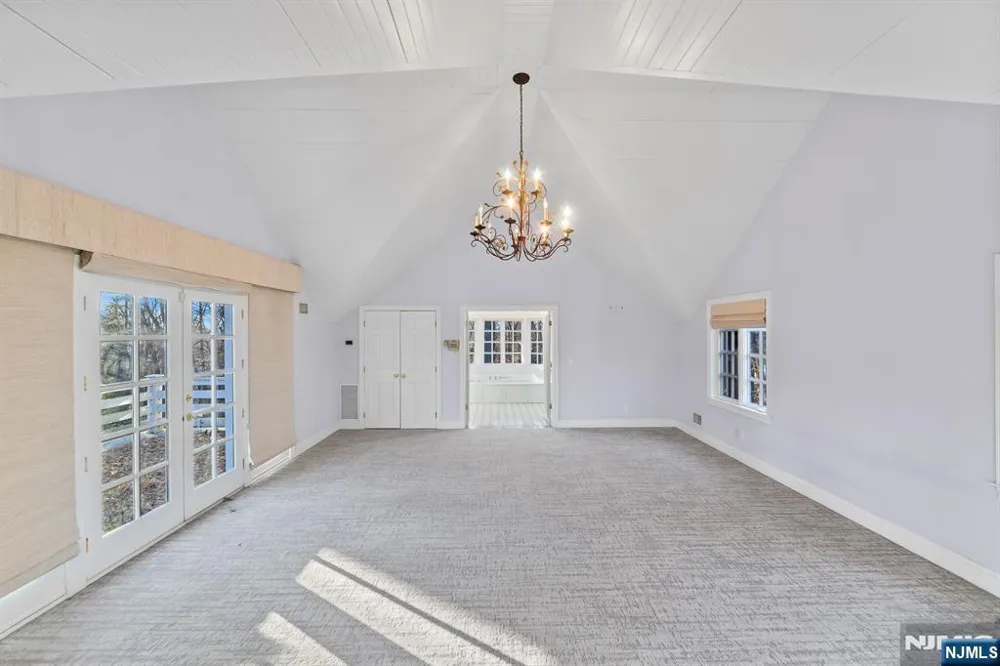 3 Lambs Lane Cresskill, NJ 07626