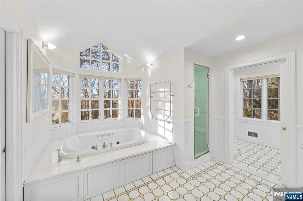 3 Lambs Lane Cresskill, NJ 07626