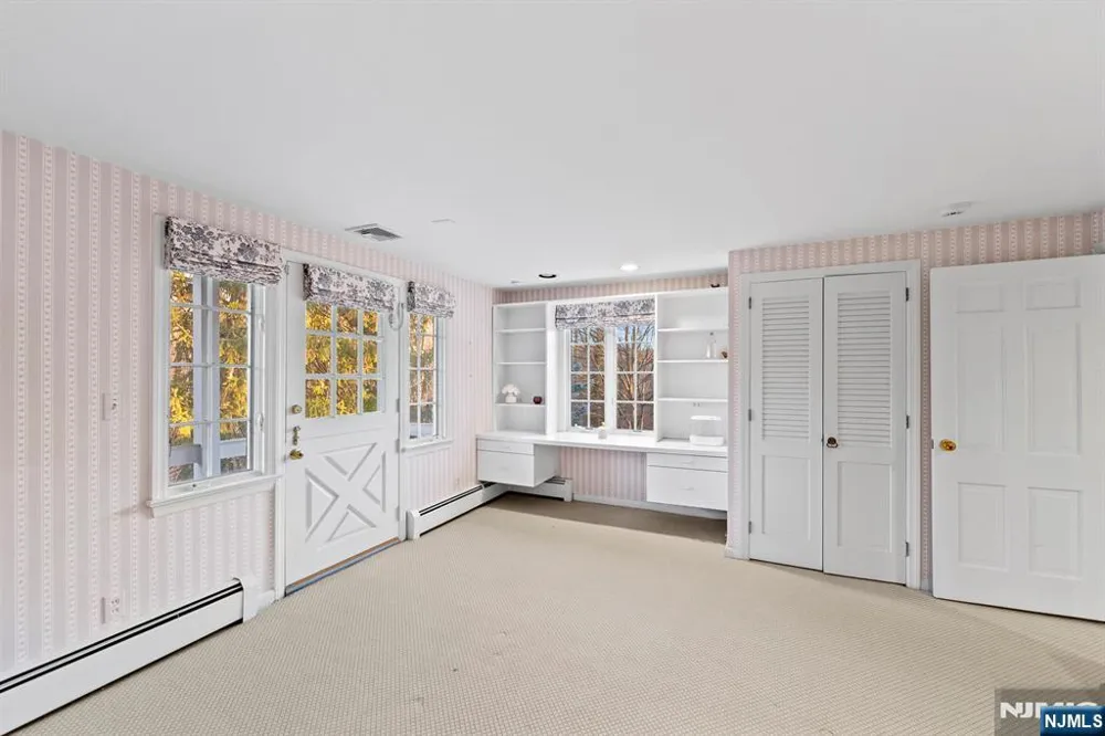 3 Lambs Lane Cresskill, NJ 07626