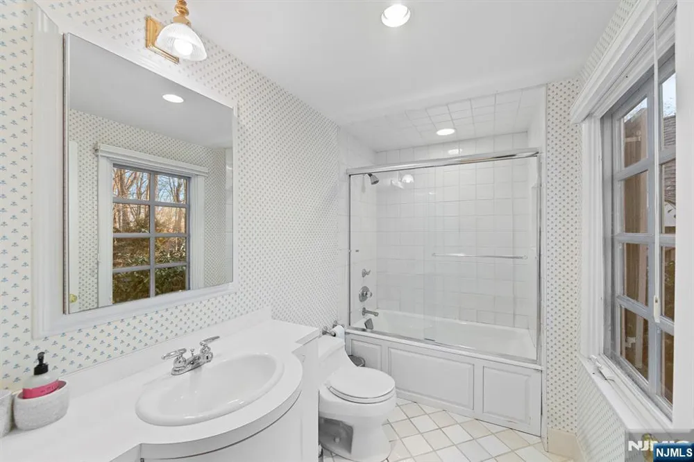 3 Lambs Lane Cresskill, NJ 07626