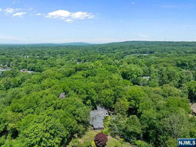 3 Lambs Lane Cresskill, NJ 07626