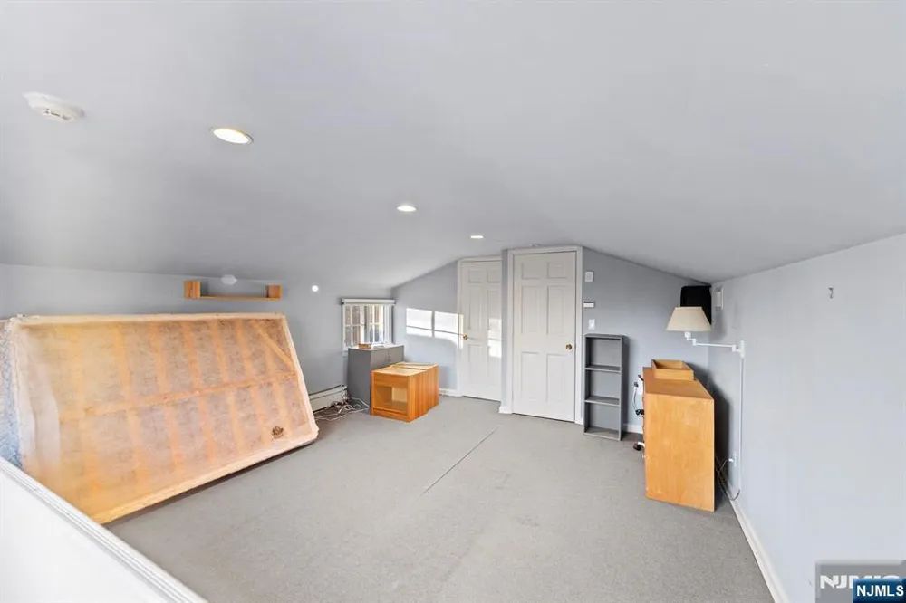 3 Lambs Lane Cresskill, NJ 07626