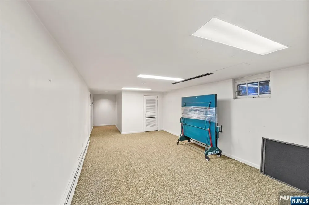 3 Lambs Lane Cresskill, NJ 07626