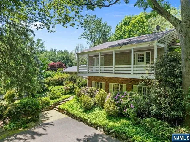 3 Lambs Lane Cresskill, NJ 07626