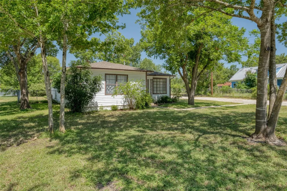 511 Sloan Street Taylor, TX 76574