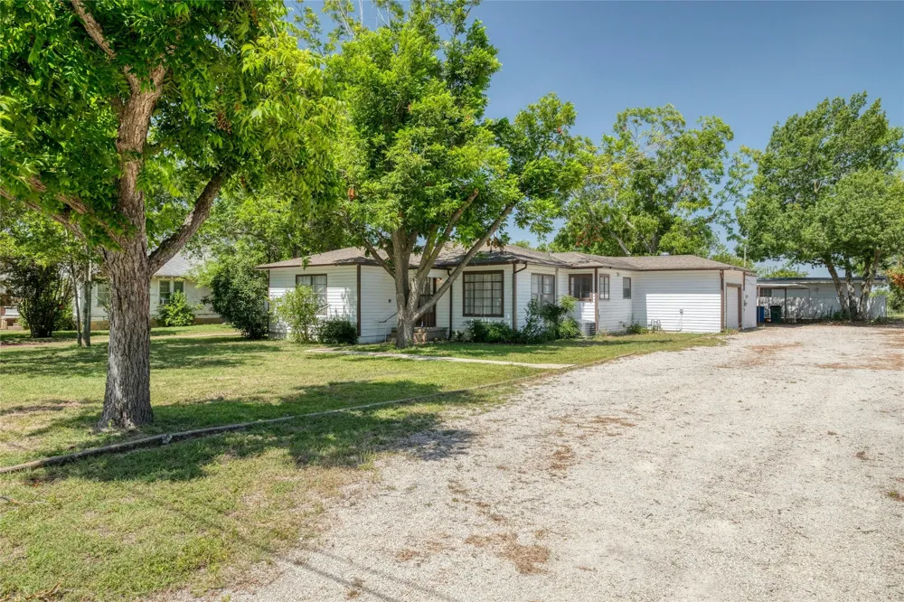 511 Sloan Street Taylor, TX 76574