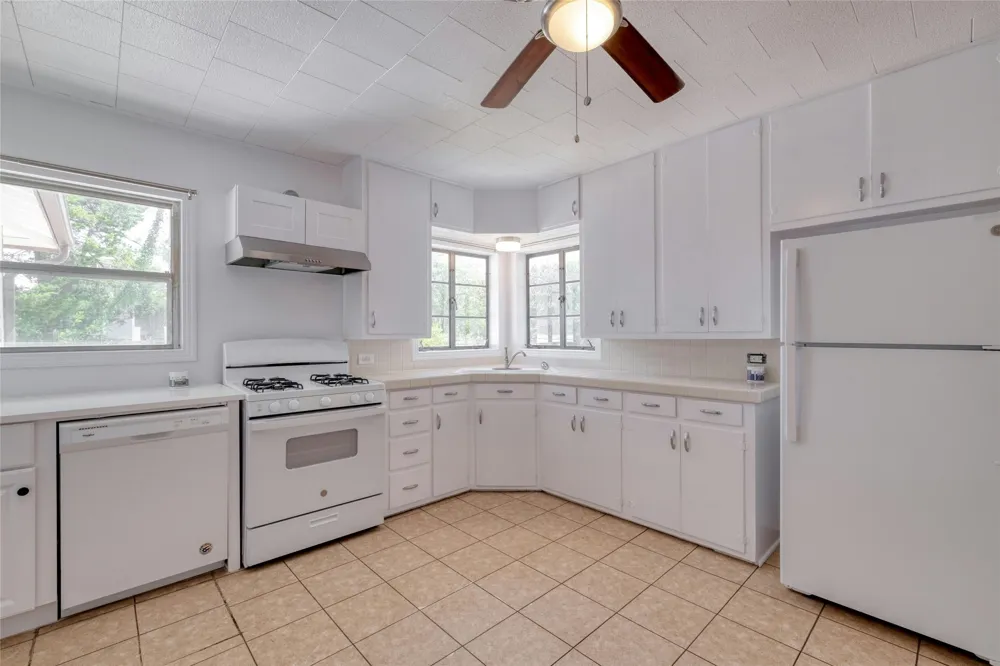 511 Sloan Street Taylor, TX 76574