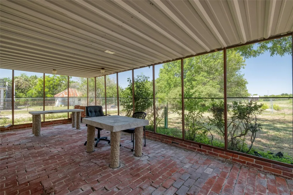 511 Sloan Street Taylor, TX 76574