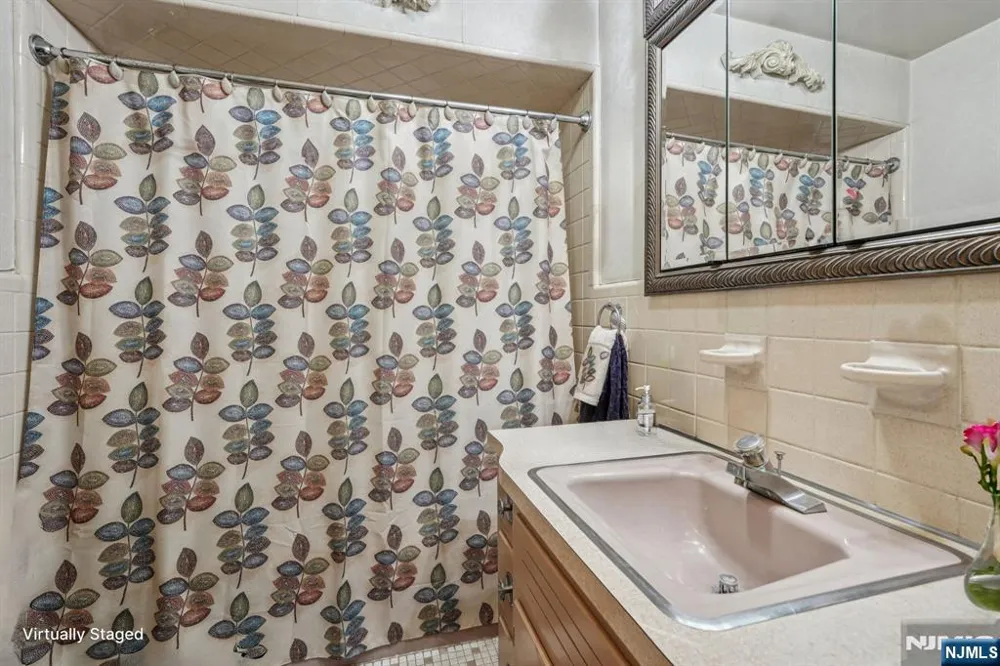 59 Old Stone Church Road Upper Saddle River, NJ 07458