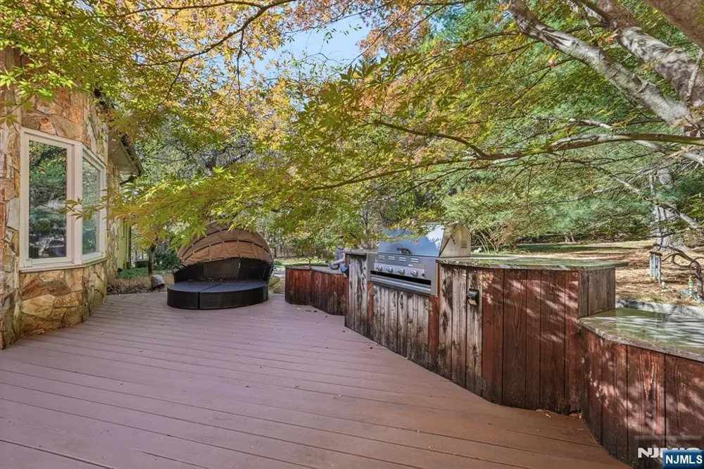 59 Old Stone Church Road Upper Saddle River, NJ 07458