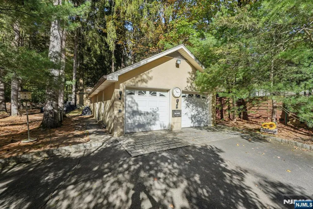 59 Old Stone Church Road Upper Saddle River, NJ 07458