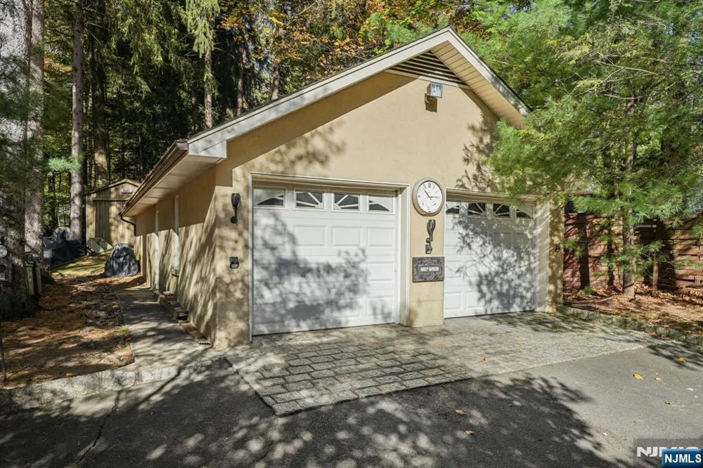 59 Old Stone Church Road Upper Saddle River, NJ 07458