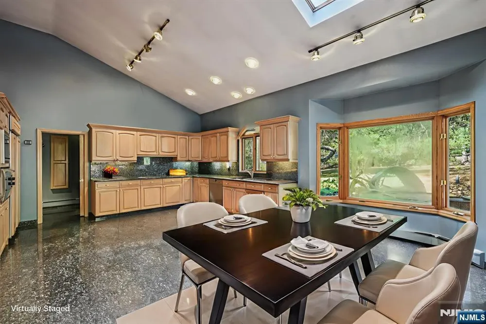 59 Old Stone Church Road Upper Saddle River, NJ 07458