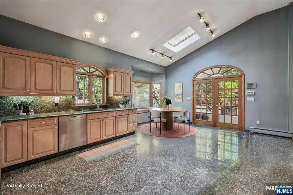 59 Old Stone Church Road Upper Saddle River, NJ 07458