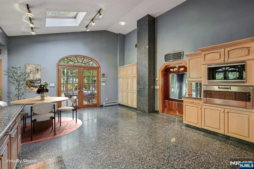 59 Old Stone Church Road Upper Saddle River, NJ 07458