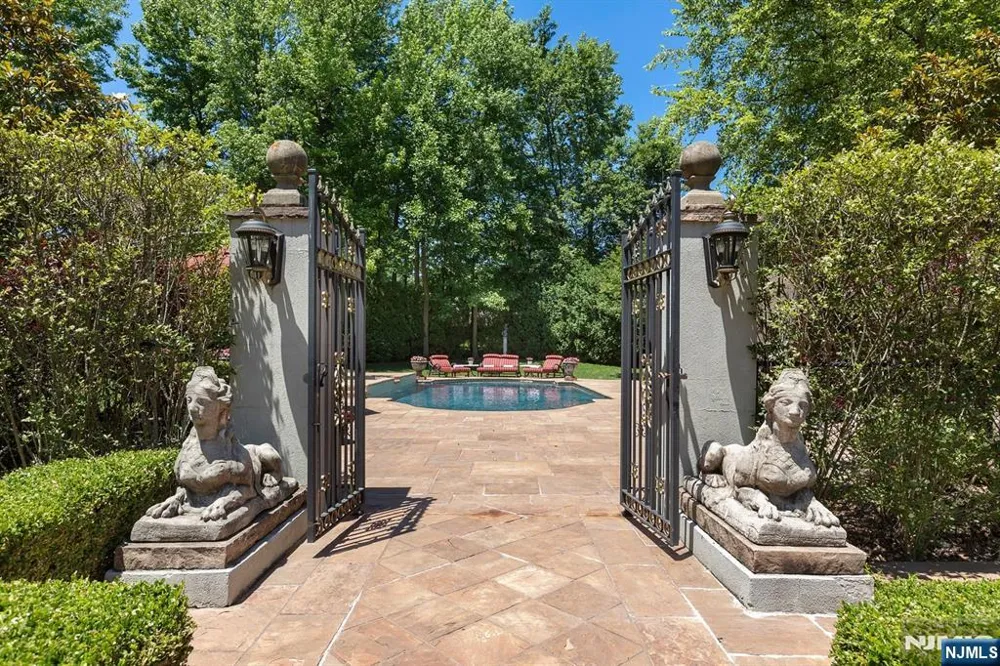 12 The Esplanade Alpine, NJ 07620