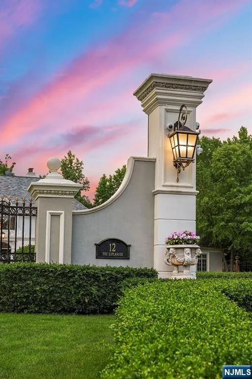 12 The Esplanade Alpine, NJ 07620