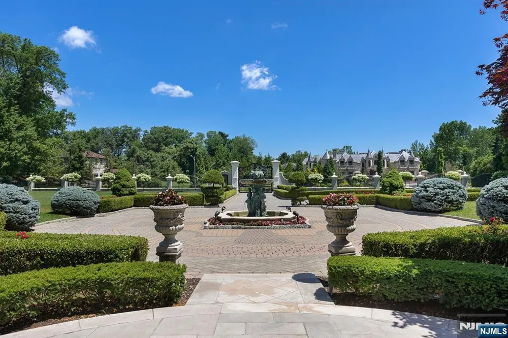 12 The Esplanade Alpine, NJ 07620