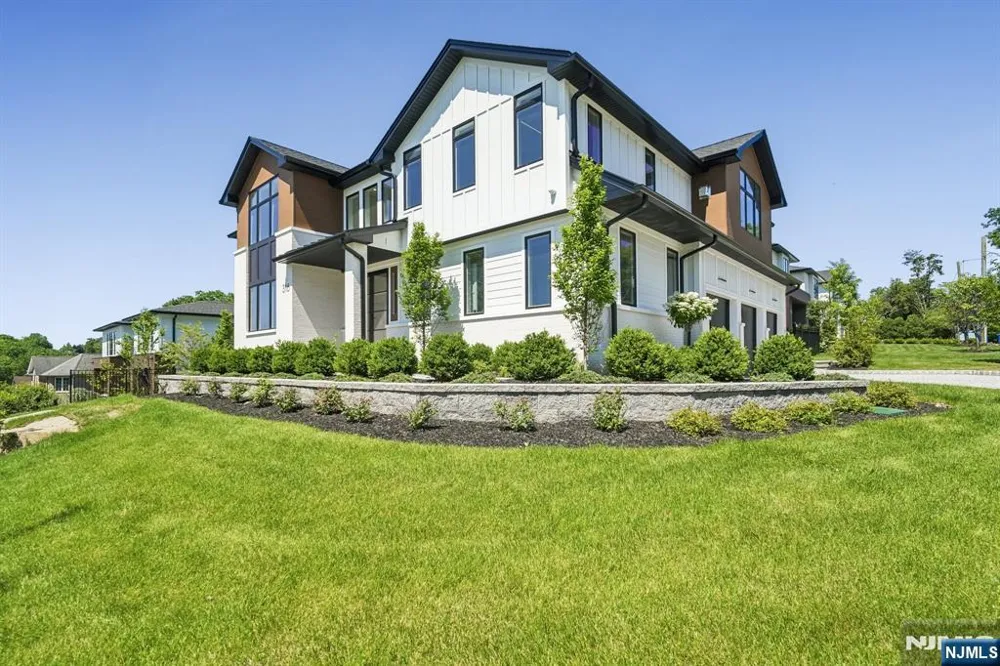316 Bolz Street Englewood Cliffs, NJ 07632