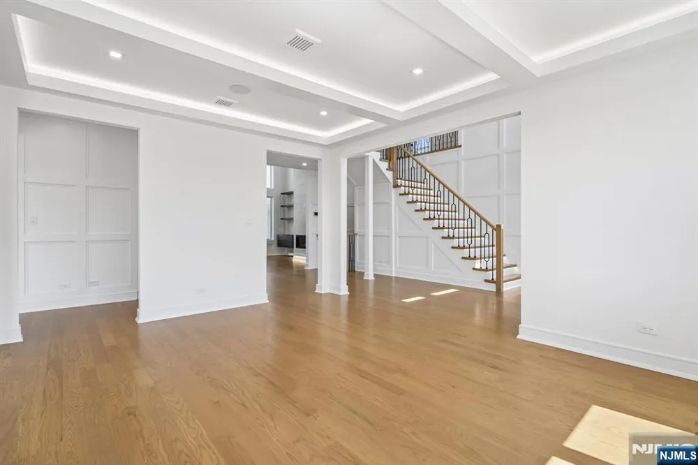 316 Bolz Street Englewood Cliffs, NJ 07632