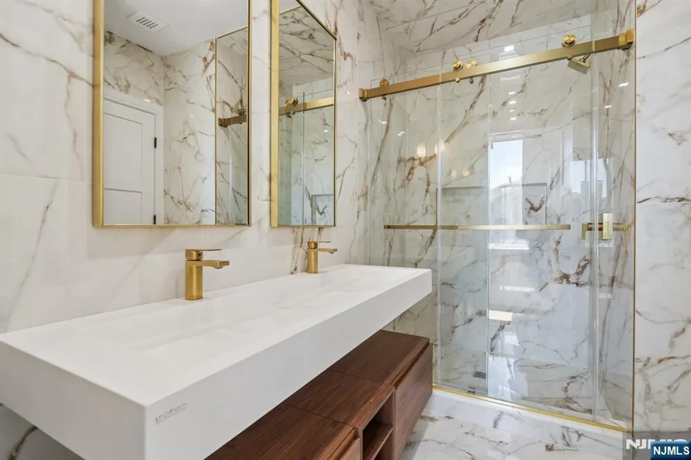 316 Bolz Street Englewood Cliffs, NJ 07632