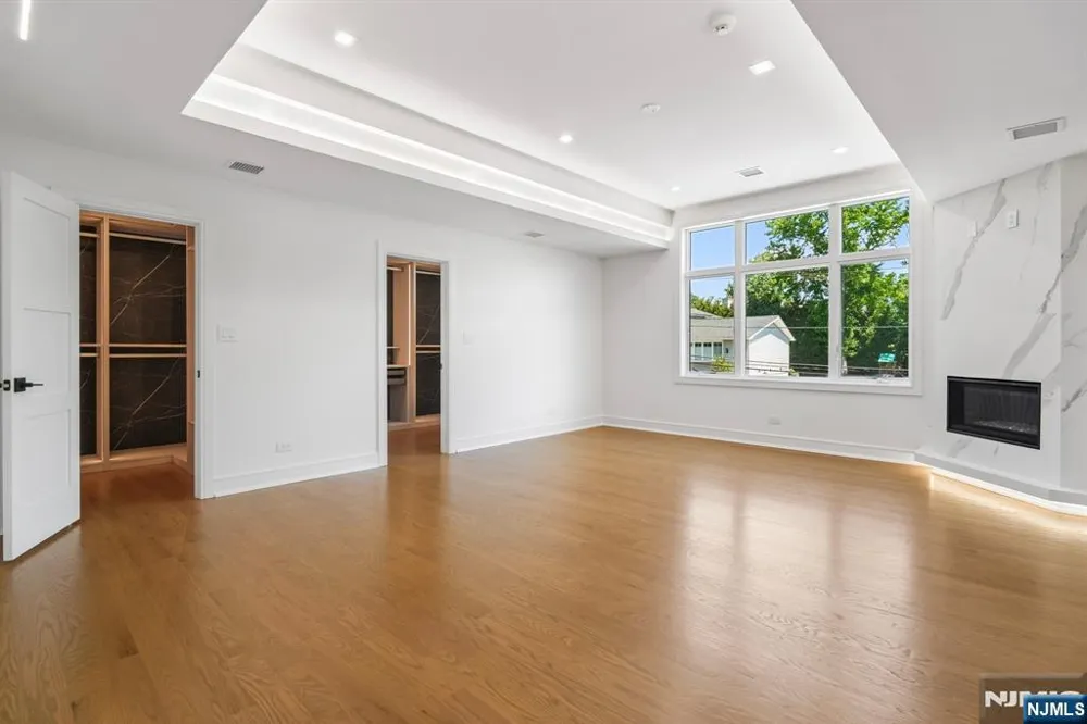 316 Bolz Street Englewood Cliffs, NJ 07632