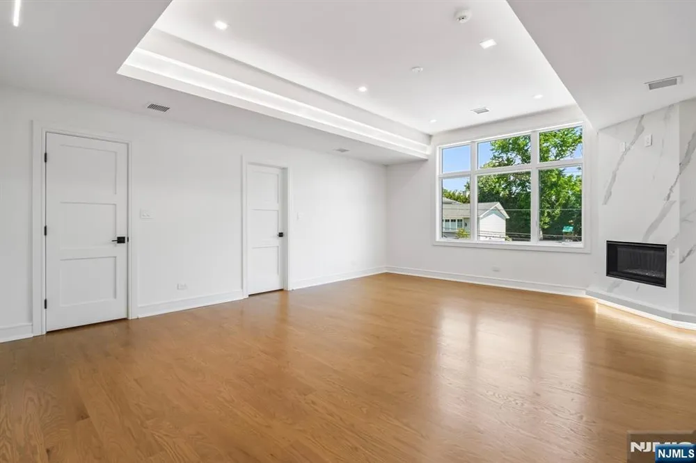 316 Bolz Street Englewood Cliffs, NJ 07632