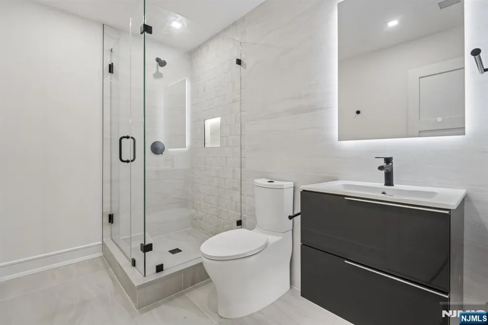 316 Bolz Street Englewood Cliffs, NJ 07632