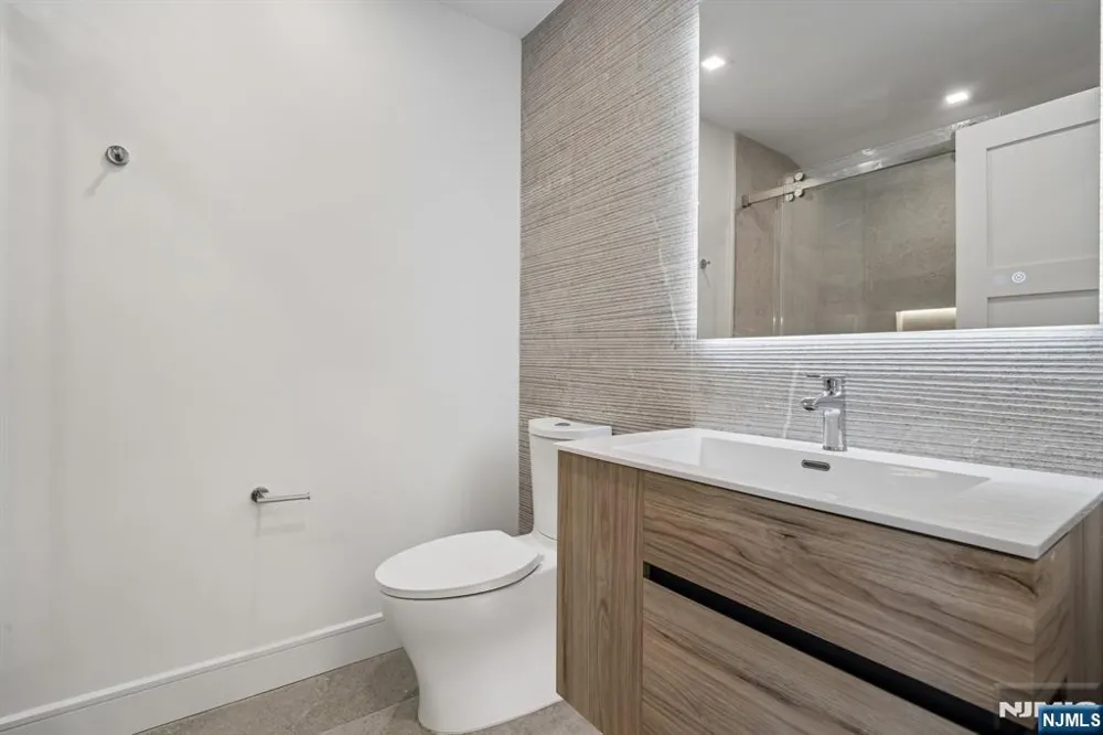 316 Bolz Street Englewood Cliffs, NJ 07632