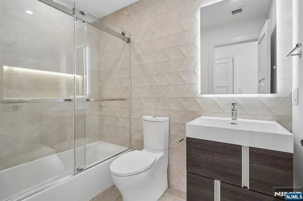 316 Bolz Street Englewood Cliffs, NJ 07632