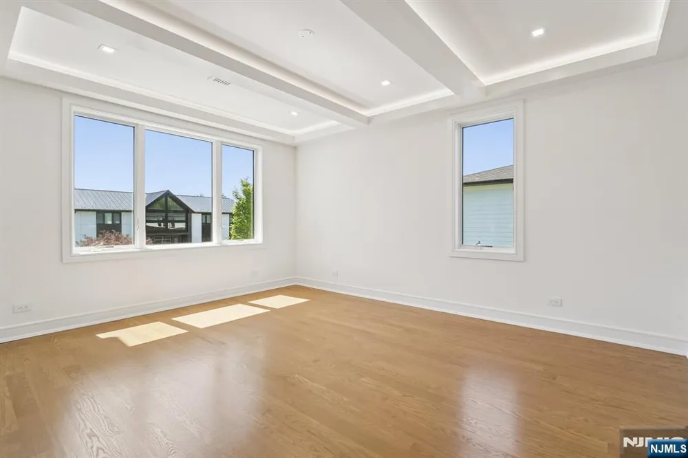 316 Bolz Street Englewood Cliffs, NJ 07632