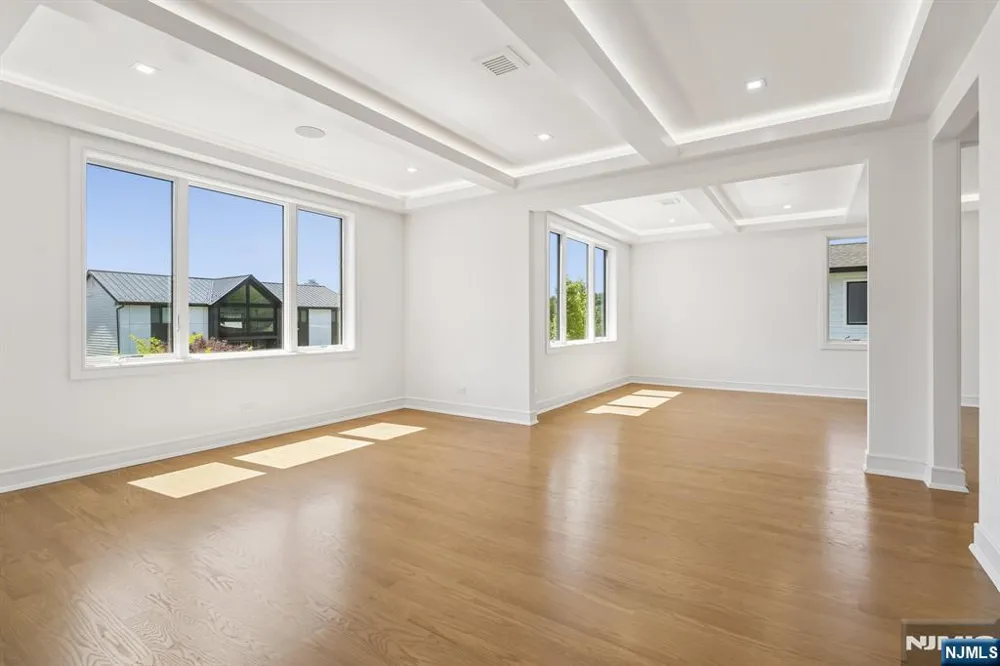 316 Bolz Street Englewood Cliffs, NJ 07632