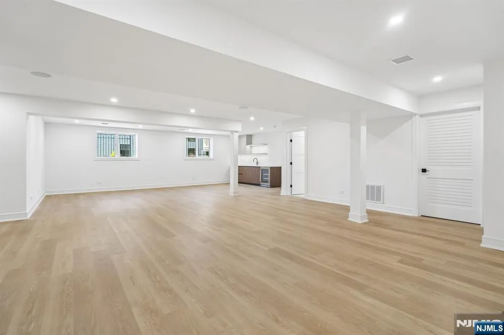 316 Bolz Street Englewood Cliffs, NJ 07632