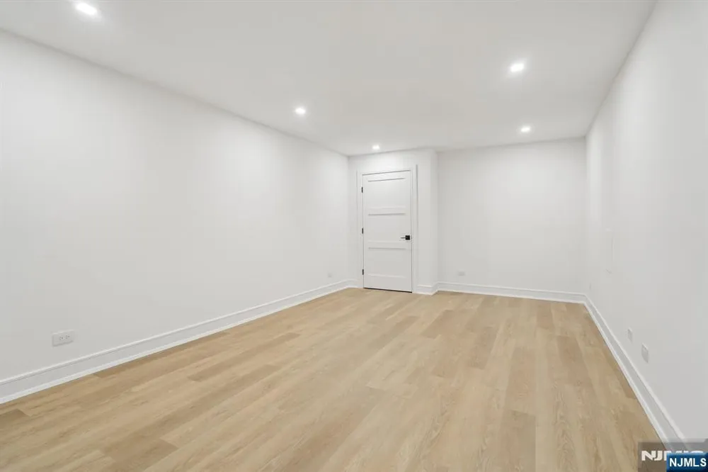 316 Bolz Street Englewood Cliffs, NJ 07632