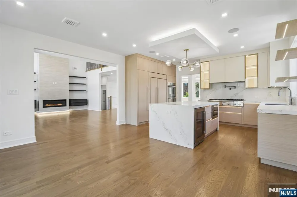 316 Bolz Street Englewood Cliffs, NJ 07632