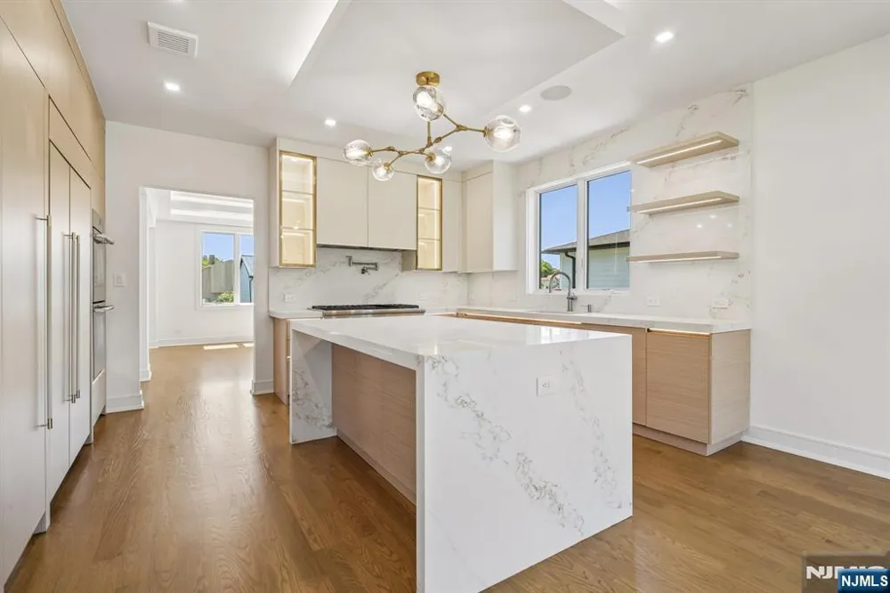 316 Bolz Street Englewood Cliffs, NJ 07632