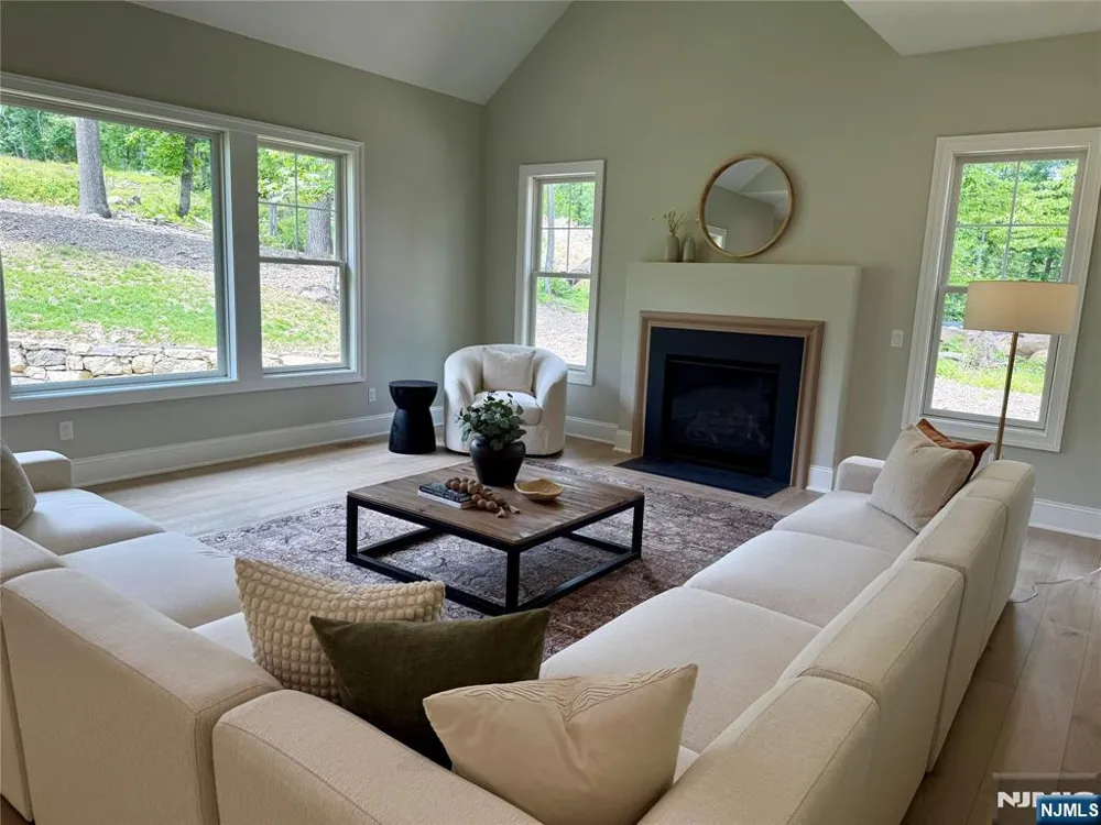 3 Bristol Ridge Road Boonton Township, NJ 07005