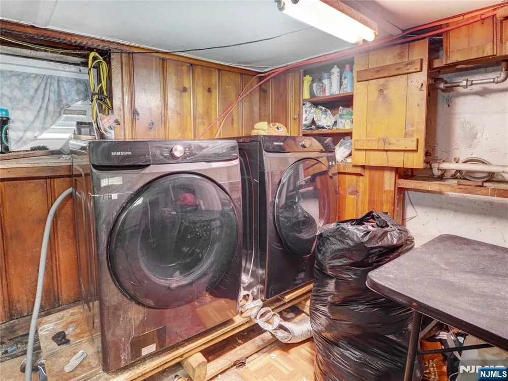 77 Delmar Place Irvington, NJ 07111