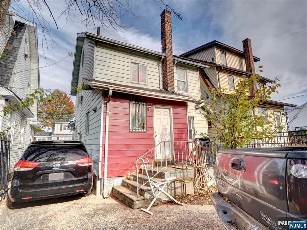 77 Delmar Place Irvington, NJ 07111