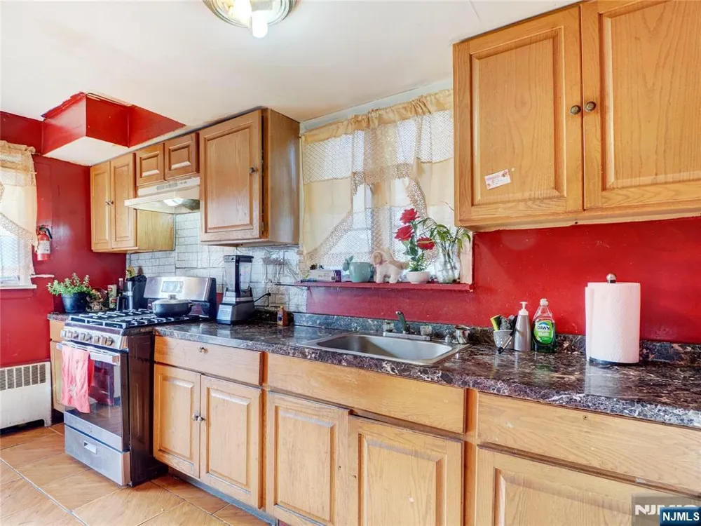 77 Delmar Place Irvington, NJ 07111