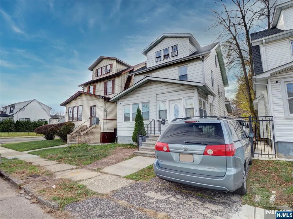 77 Delmar Place Irvington, NJ 07111