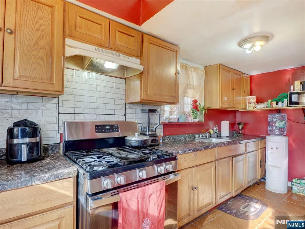 77 Delmar Place Irvington, NJ 07111