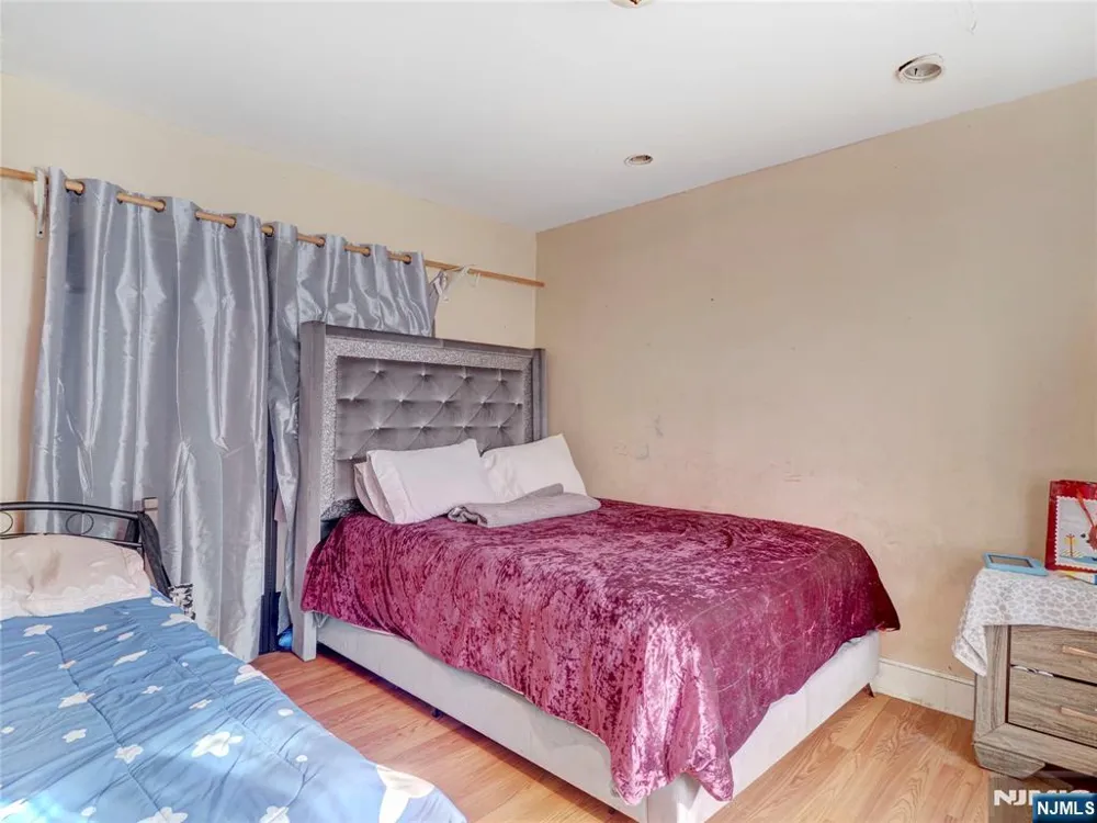 77 Delmar Place Irvington, NJ 07111