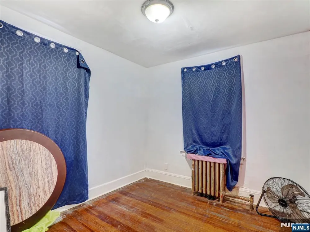 77 Delmar Place Irvington, NJ 07111