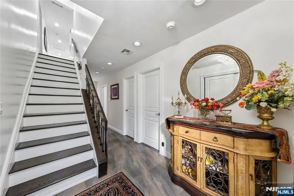93 Jackson Drive Cresskill, NJ 07626