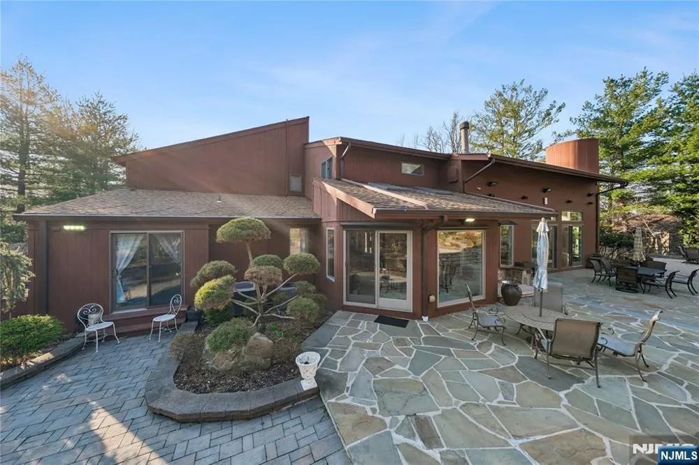 93 Jackson Drive Cresskill, NJ 07626
