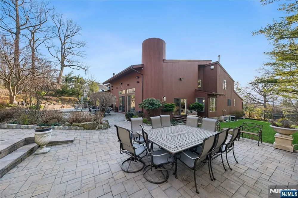 93 Jackson Drive Cresskill, NJ 07626